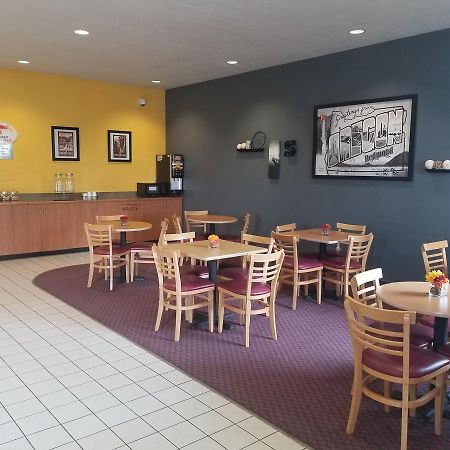 Hotel Super 8 By Wyndham Redmond Extérieur photo