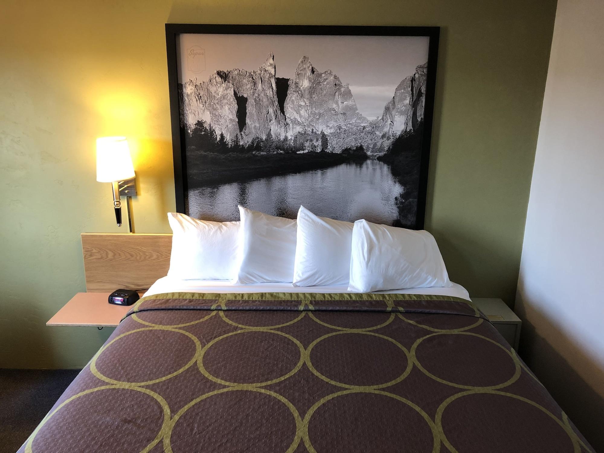 Hotel Super 8 By Wyndham Redmond Extérieur photo