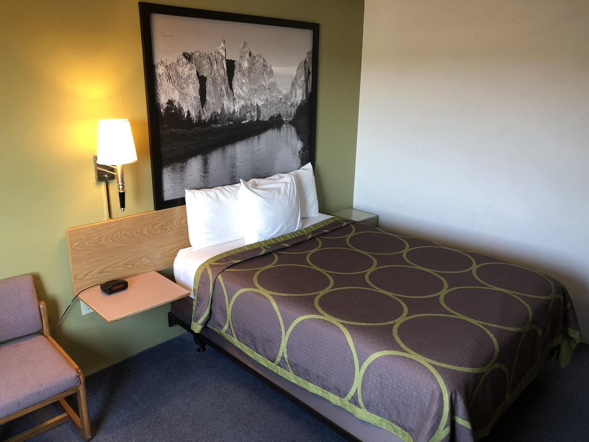 Hotel Super 8 By Wyndham Redmond Extérieur photo