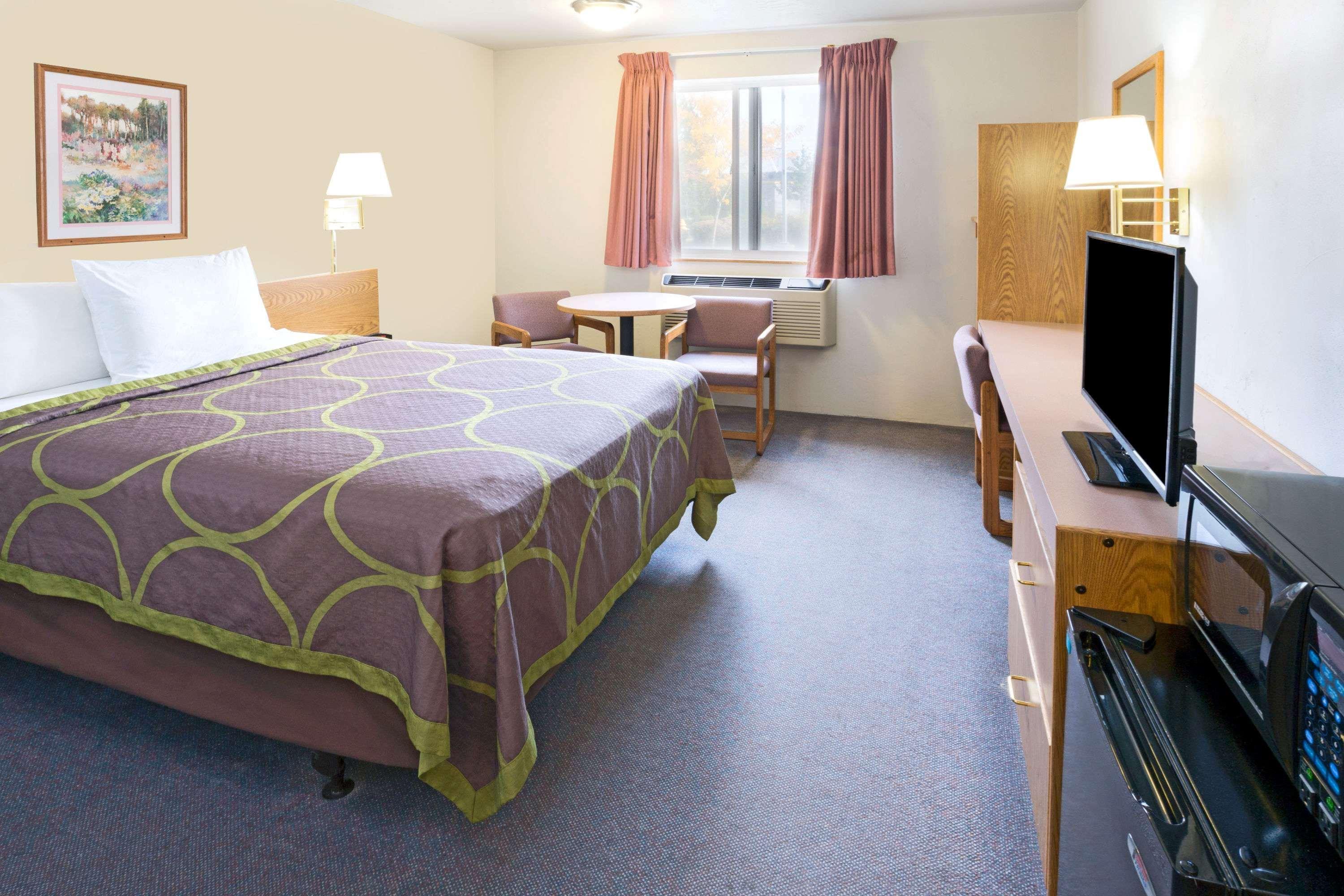 Hotel Super 8 By Wyndham Redmond Extérieur photo