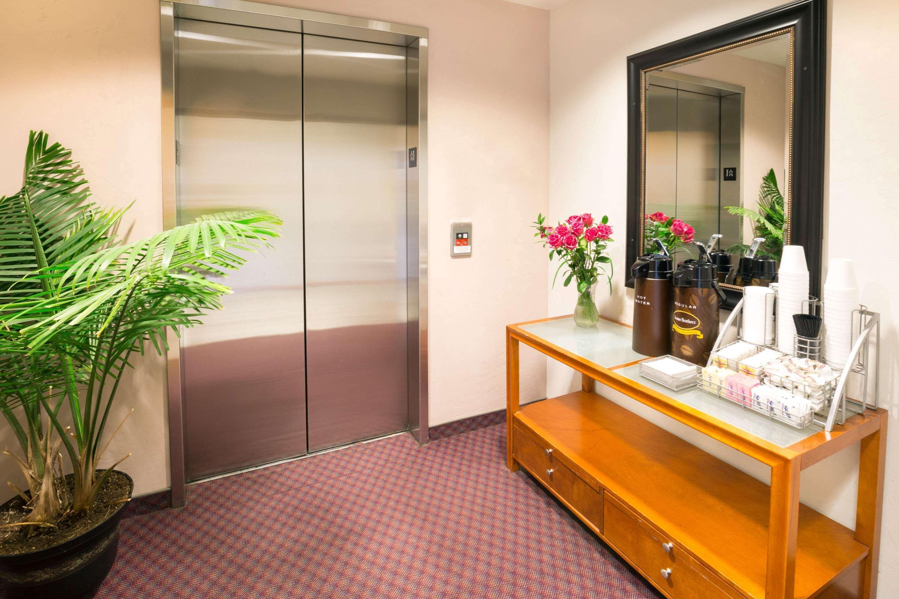 Hotel Super 8 By Wyndham Redmond Extérieur photo
