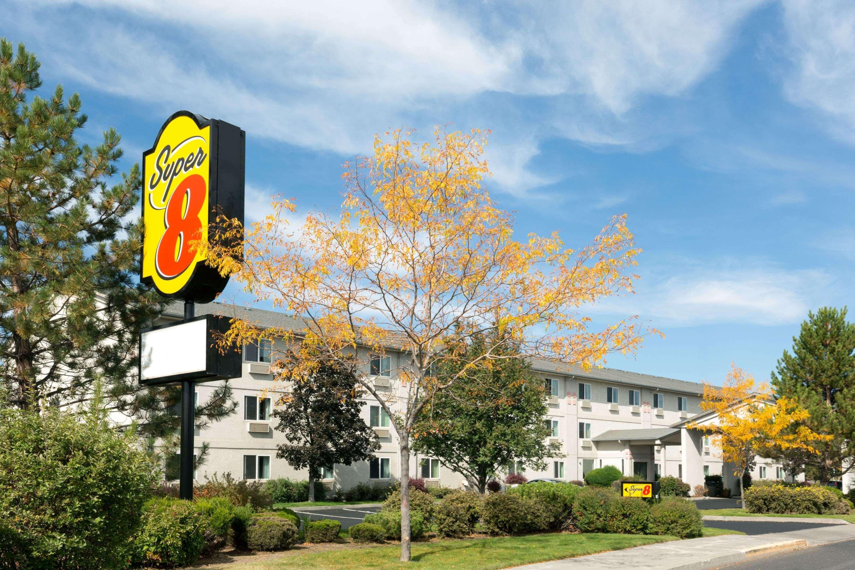 Hotel Super 8 By Wyndham Redmond Extérieur photo