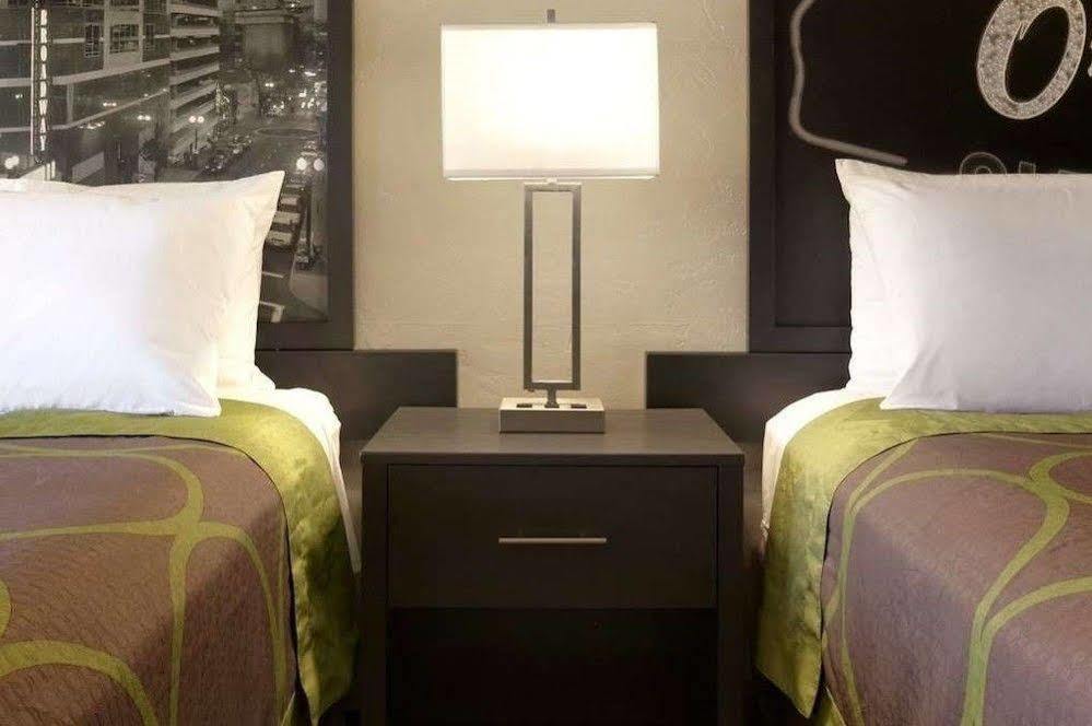 Hotel Super 8 By Wyndham Redmond Extérieur photo