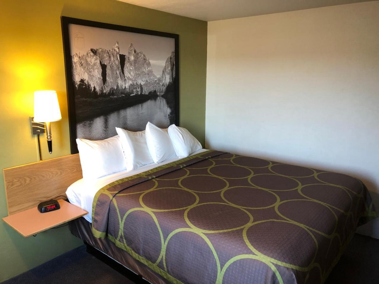 Hotel Super 8 By Wyndham Redmond Extérieur photo